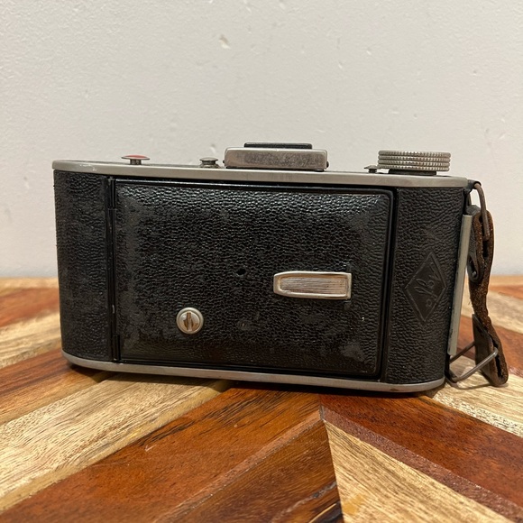 Vintage Camera - Picture 2 of 3